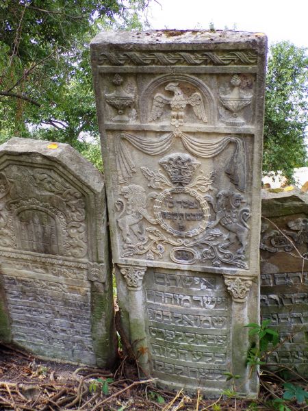 File:2.6.7.1-Tombstones-73.jpg
