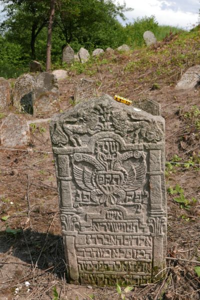 File:2.6.7.1-Tombstones-67.jpg