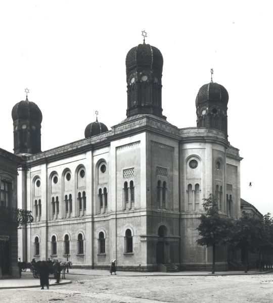 File:Stanyslaviv Tempel.JPG