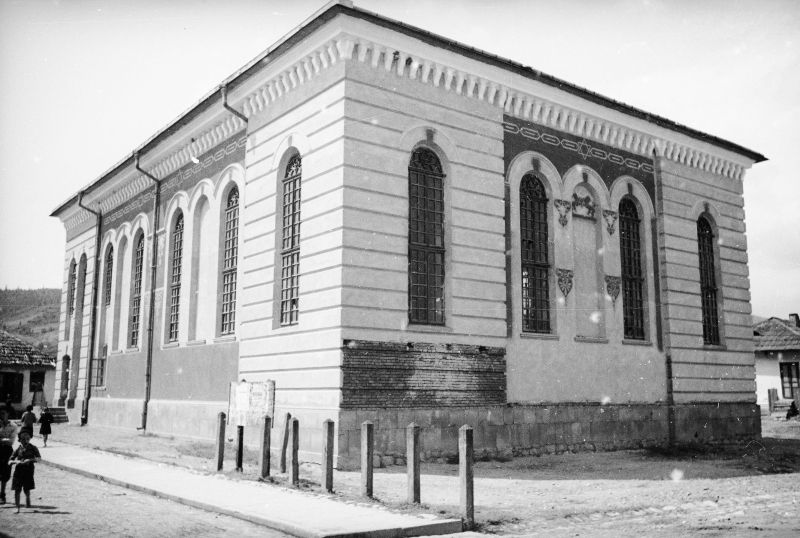 File:KutySynagogue.jpg