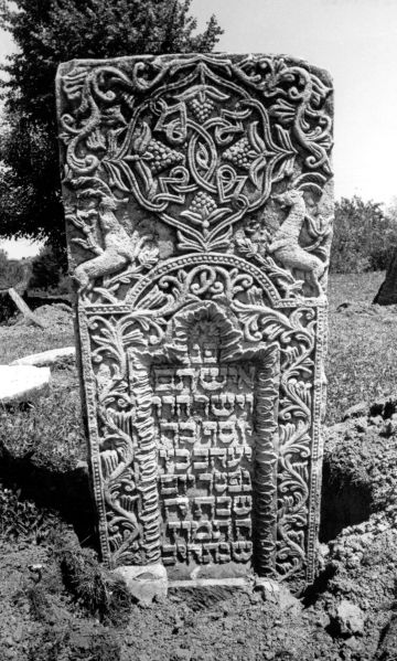 File:2.6.7.1-Tombstones-35.jpg