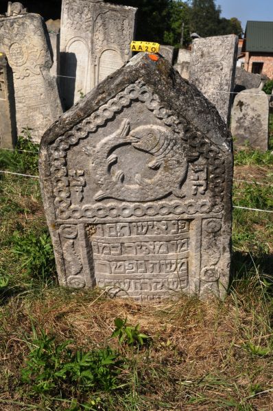 File:2.6.7.1-Tombstones-110.jpg