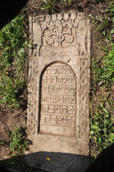 File:2.6.7.1-Tombstones-121.jpg