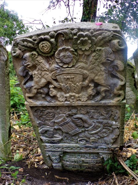 File:2.6.7.1-Tombstones-90.jpg