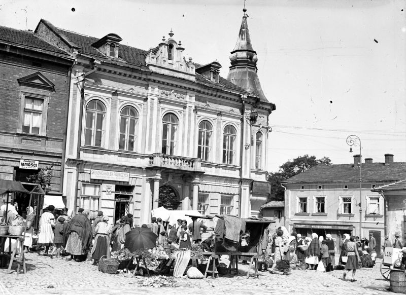 File:WieleczkaMarket.jpg