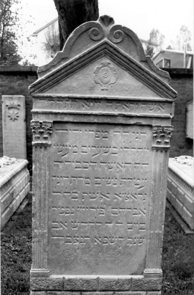 File:2.6.7.1-Tombstones-5.jpg