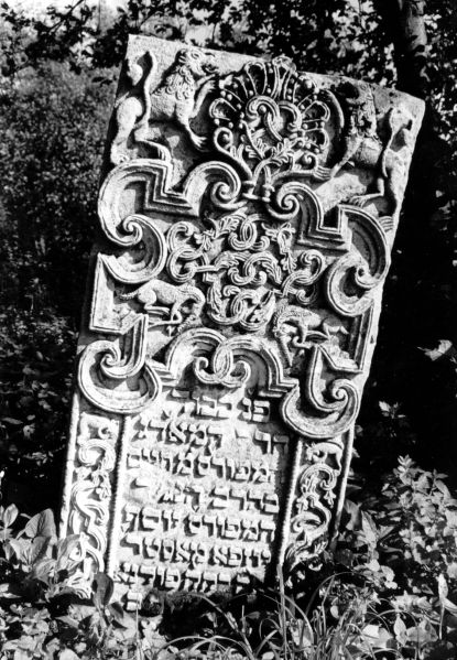 File:2.6.7.1-Tombstones-31.jpg