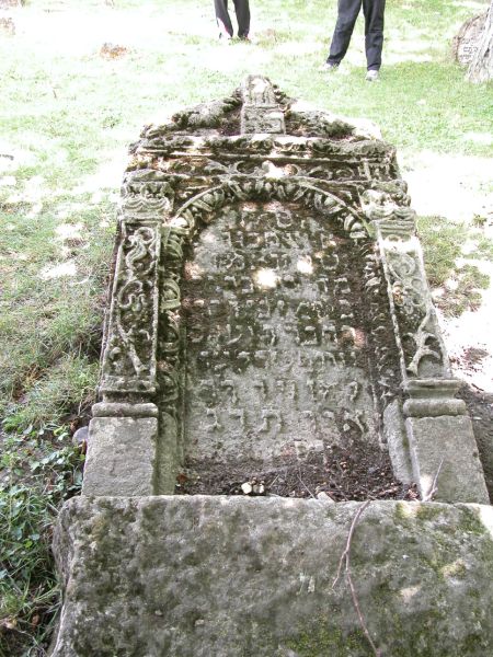 File:2.6.7.1-Tombstones-9.jpg