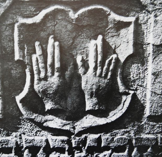 File:2.6.7.1-Tombstones-87.jpg
