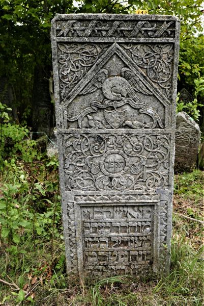 File:2.6.7.1-Tombstones-75.jpg