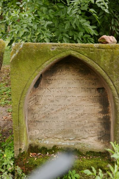 File:2.6.7.1-Tombstones-4.jpg