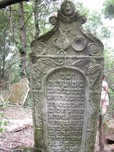 File:2.6.7.1-Tombstones-22.jpg