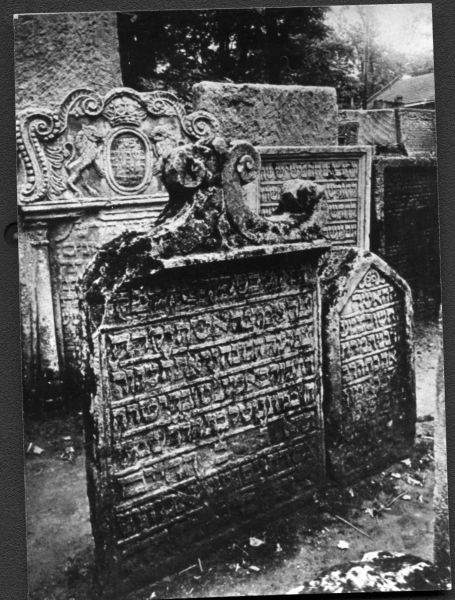 File:2.6.7.1-Tombstones-12.jpg
