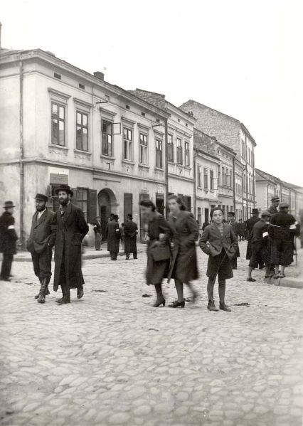 File:4.1-Holocaust-3.JPG
