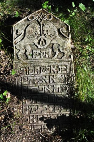 File:2.6.7.1-Tombstones-41.jpg