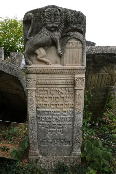File:2.6.7.1-Tombstones-102a.jpg