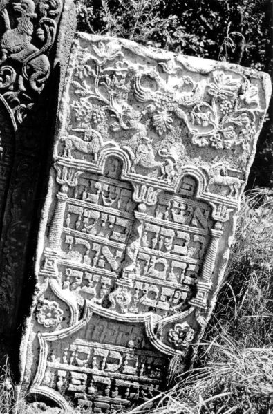 File:2.6.7.1-Tombstones-24.jpg