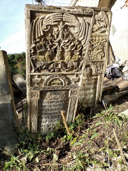 File:2.6.7.1-Tombstones-78.jpg