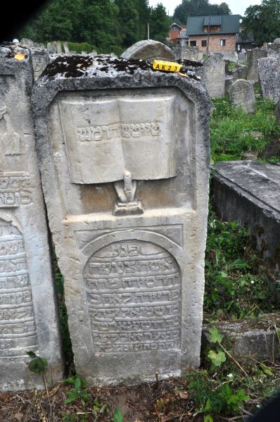 File:2.6.7.1-Tombstones-123.jpg