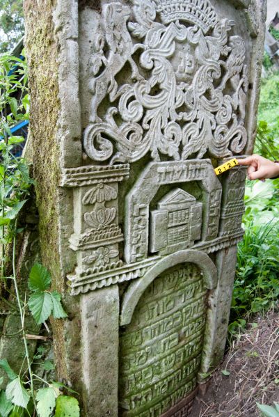 File:2.6.7.1-Tombstones-51.jpg
