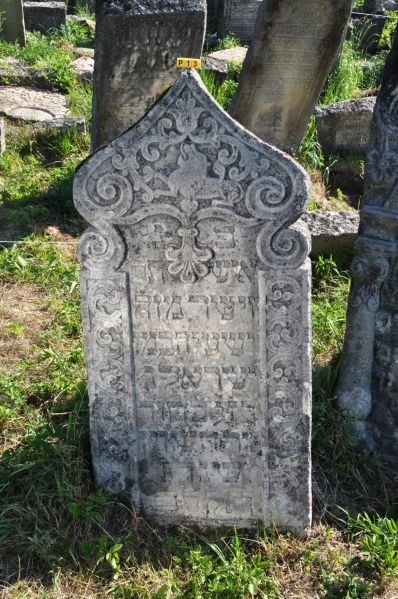 File:2.6.7.1-Tombstones-42.jpg