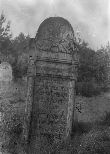 File:2.6.7.1-Tombstones-56.jpg