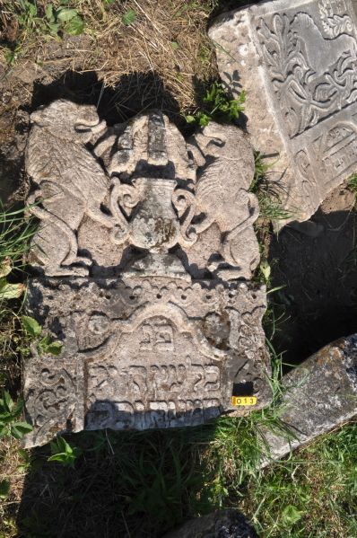 File:2.6.7.1-Tombstones-43.jpg